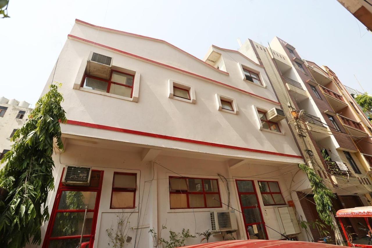 Hotel Oyo 8253 Golden Heights à New Delhi Extérieur photo